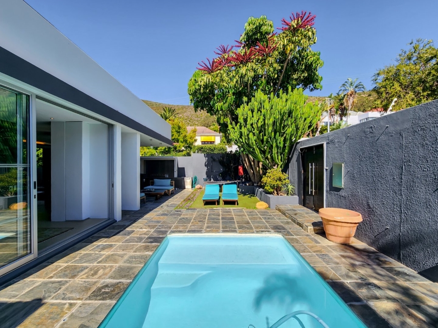 5 Bedroom Property for Sale in Fresnaye Western Cape